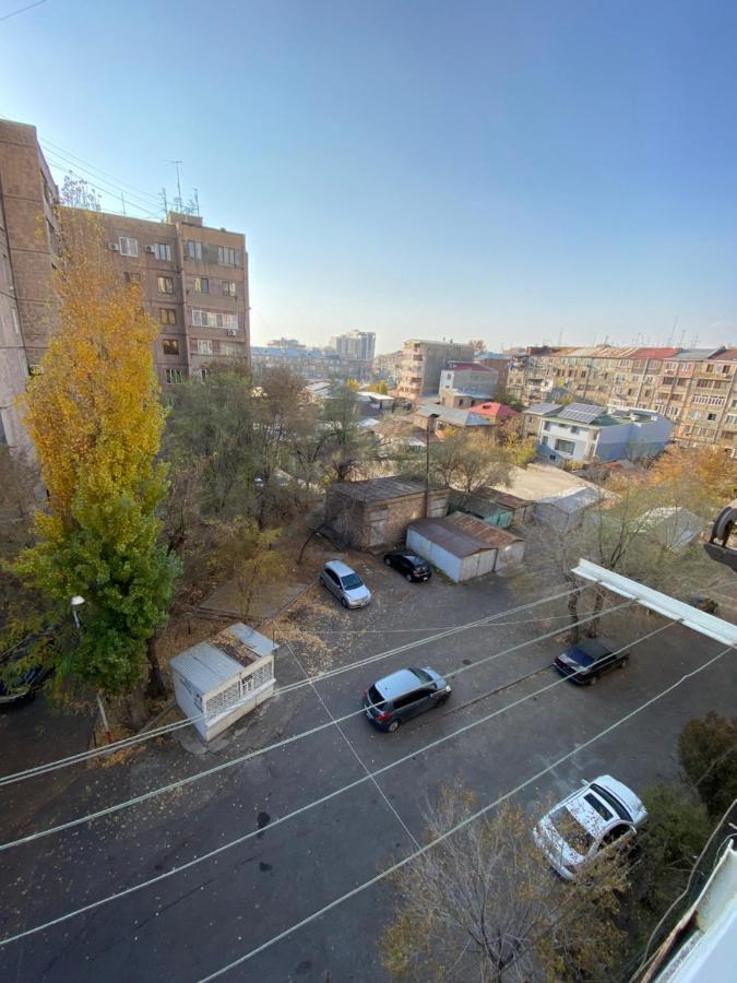 Large Cozy Apartment On Beginning Of Komitas Ave 耶烈万 外观 照片